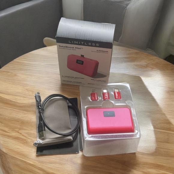 LIMITLESS TOTAL BOOST MINI 4,000mAh UNIVERSAL POWER BANK - PINK - Picture 2 of 4